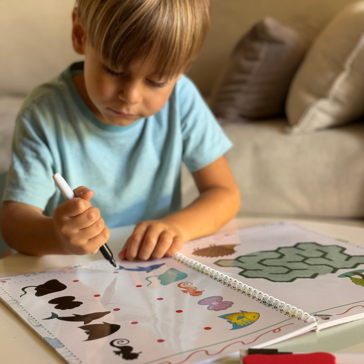 Curious Child 2 – Píš a zotri zošit na učenie písania, na viacnásobné použitie (64 strán, 2–5 rokov)