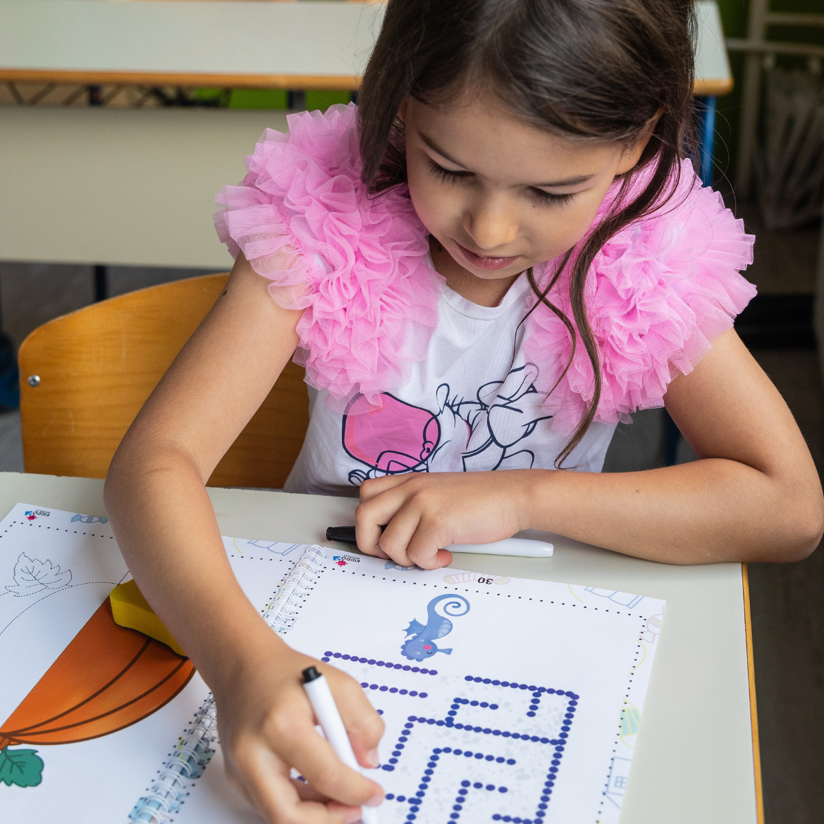 Curious Child 2 – Píš a zotri zošit na učenie písania, na viacnásobné použitie (64 strán, 2–5 rokov)