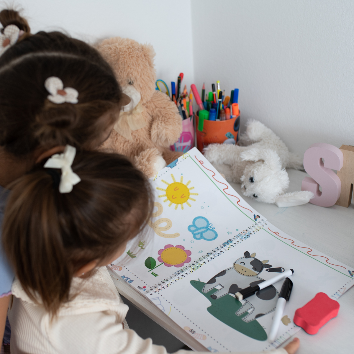 Curious Child 2 – Píš a zotri zošit na učenie písania, na viacnásobné použitie (64 strán, 2–5 rokov)