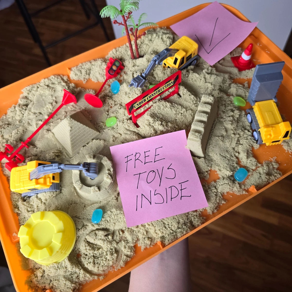 Senzorická herná sada s magnetickým pieskom a svietiacimi kamienkami | Stavenisko | pre deti 3+