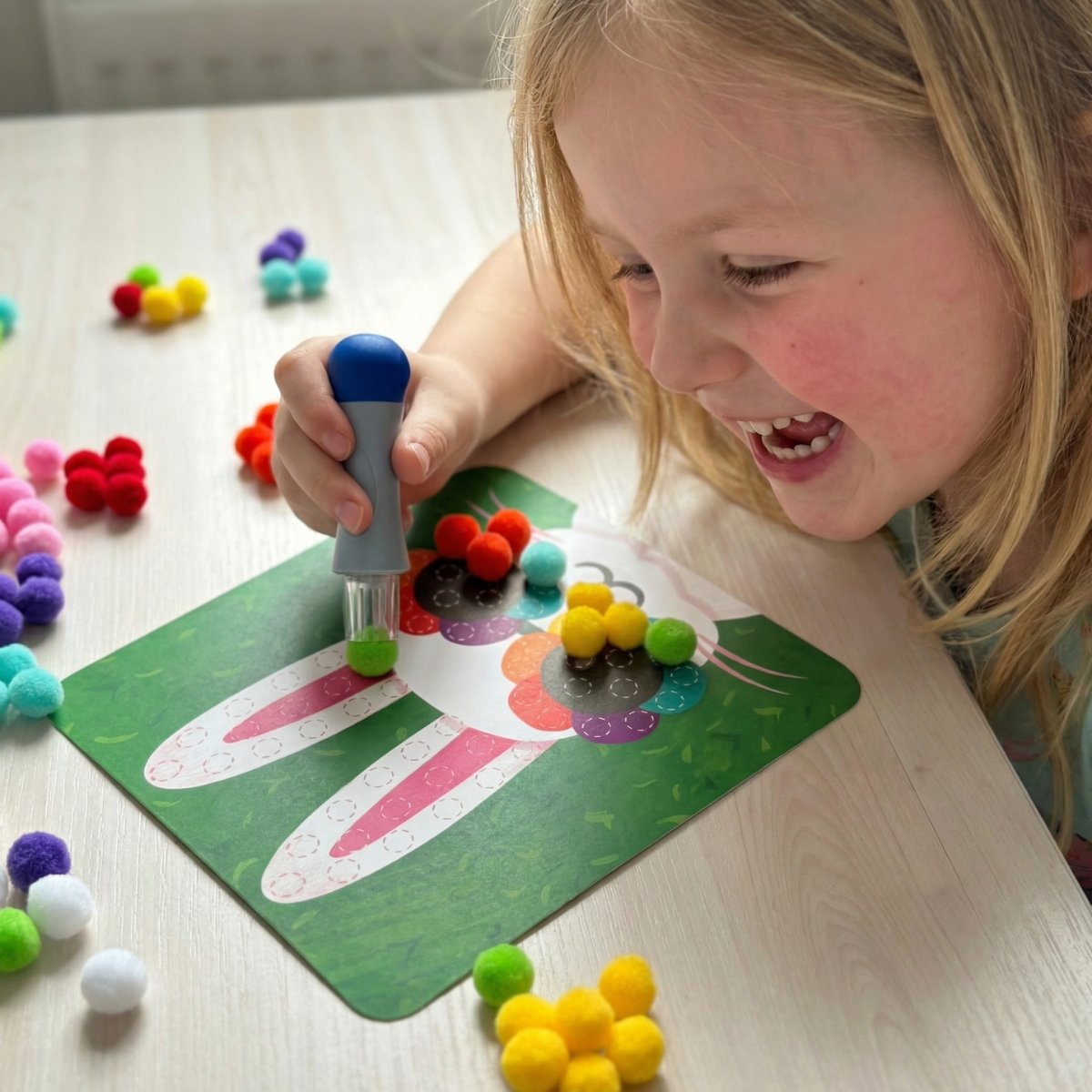 BALÍČEK TOPSELLER: Magic Water Squishies & Pom Pom Kit