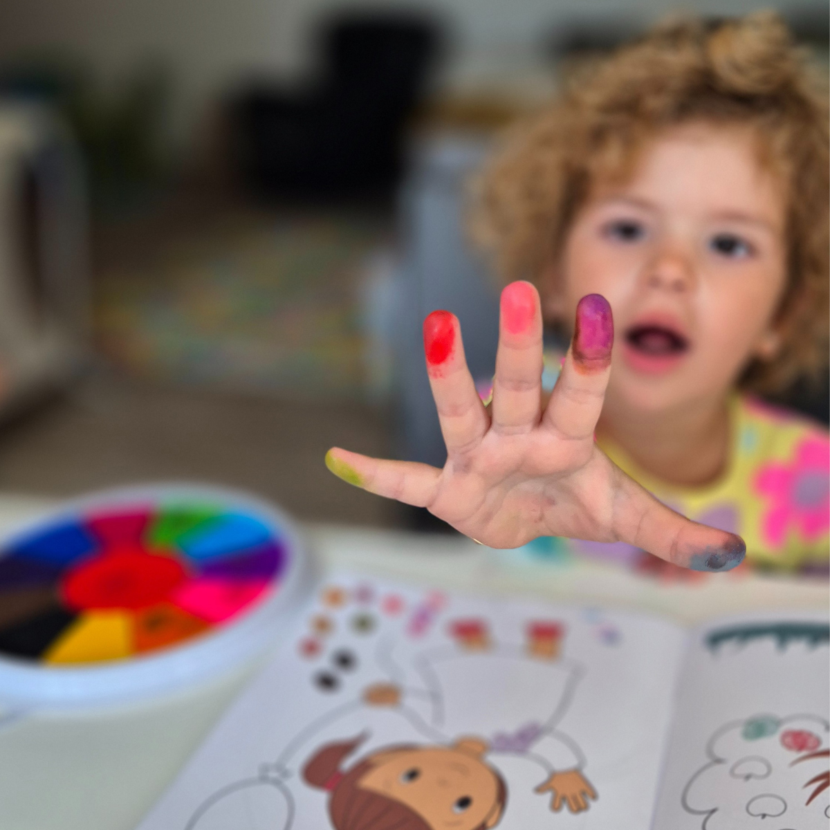 Paleta farieb s 12 odtieňmi na prstové maľovanie (od 1 roka)